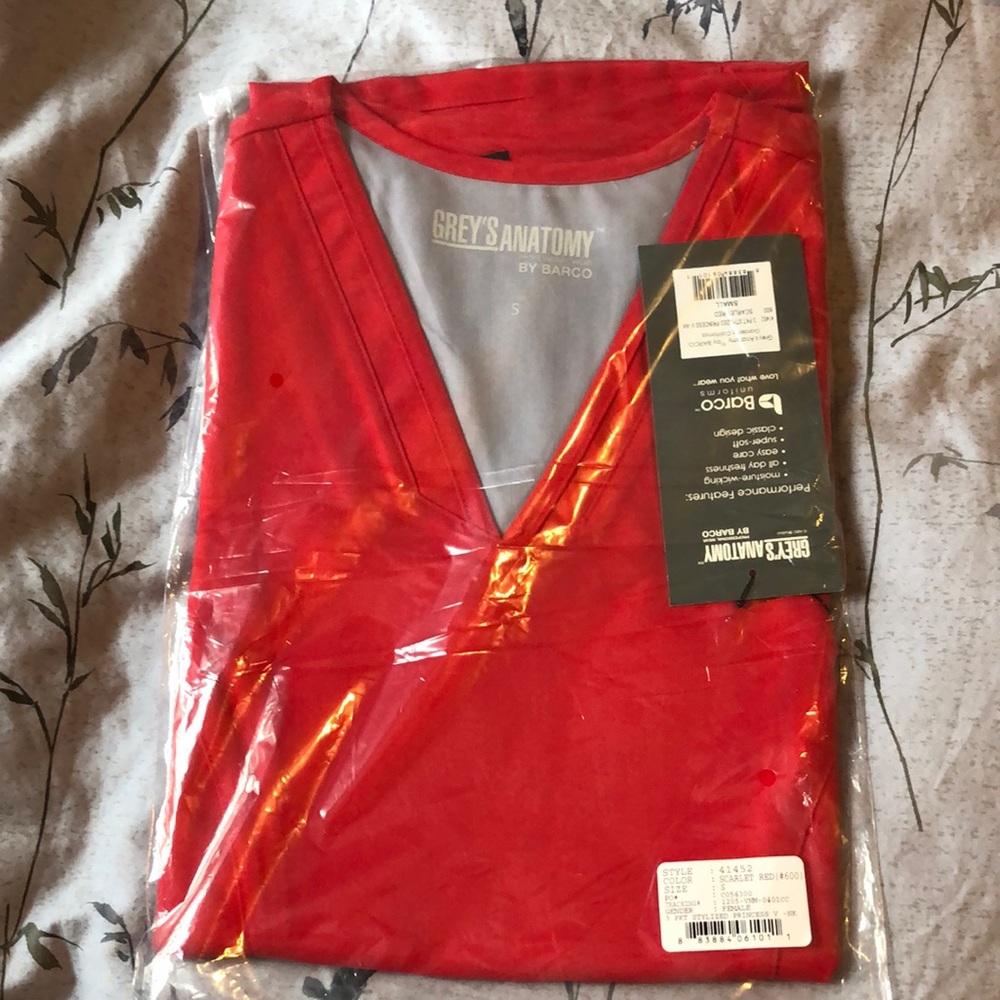 NWT Grey’s Anatomy Marquis scrub top, size small